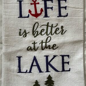 Decorative Lake-Themed Bath Towel - White with Red and Blue Accents